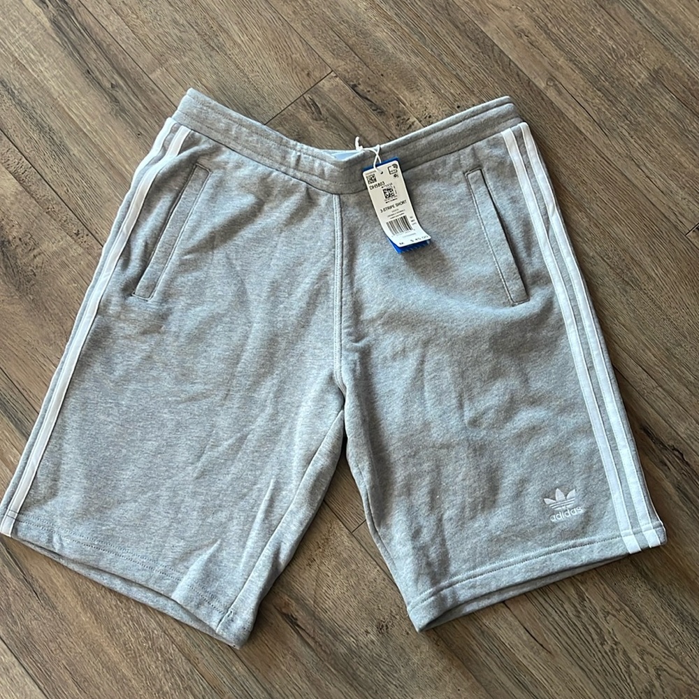 MENS ADIDAS GRAY ACTIVE WEAR SHORTS